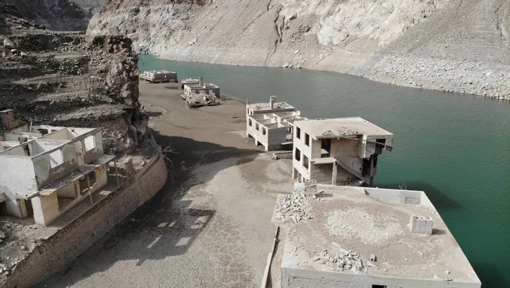 Artvin'de baraj suları çekilince tarihi köy yeniden ortaya çıktı