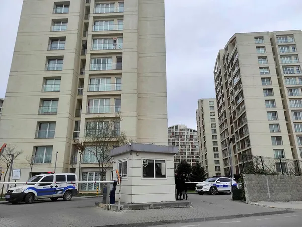 istanbulda-3-cocugunu-asarak-intihar-etmisti-cenazeler-ceylanpinara-gonderildi-1674910917104.jpg İstanbul’da 3 çocuğunu asarak intihar etmişti! Cenazeler Ceylanpınar’a gönderildi - 2