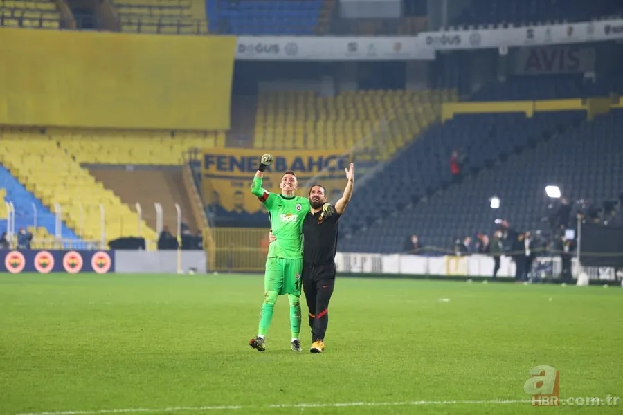 Arda Turan Fenerbahçe-Galatasaray maçı sonrası gözyaşlarına hakim olamadı! İşte o anlar... 20