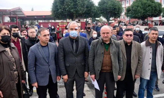 Okulu kapısını kapatan kız öğrenciye müdahale eden müdüre dayak! - 2