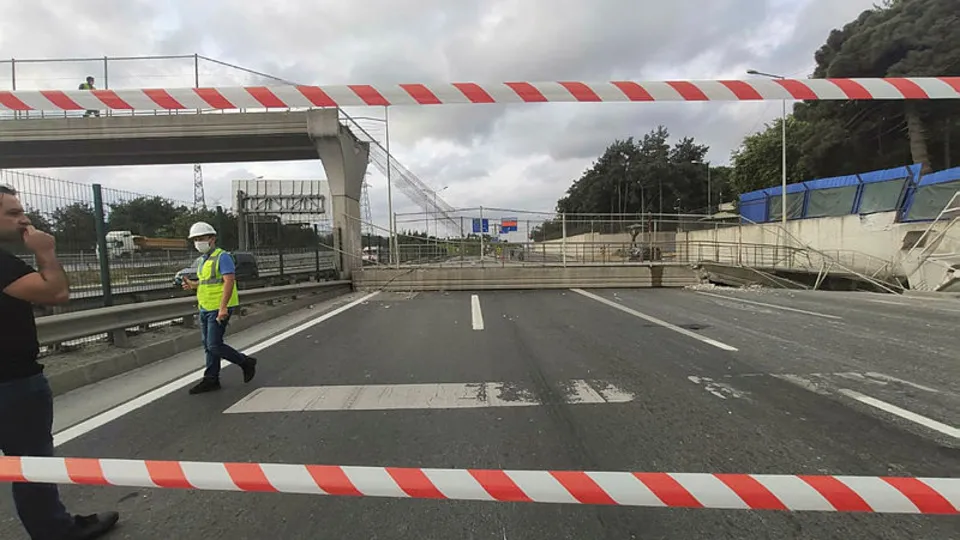 Son dakika: İstanbul Eyüpsultan’da üst geçit çöktü