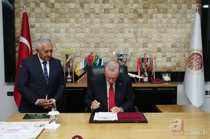 Başkan Erdoğan’dan Türkiye’nin ilk başörtülü valisine ziyaret