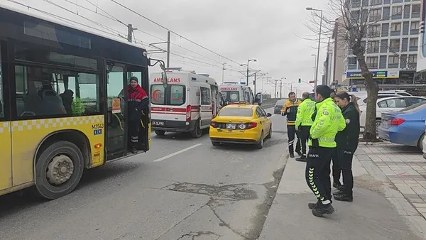 istanbulda-facia-ucuz-atlatildi-beton-mikseri-iett-otobusune-carpti-1708350140247.jpeg İstanbul'da facia ucuz atlatıldı! Beton mikseri İETT otobüsüne çarptı - 2