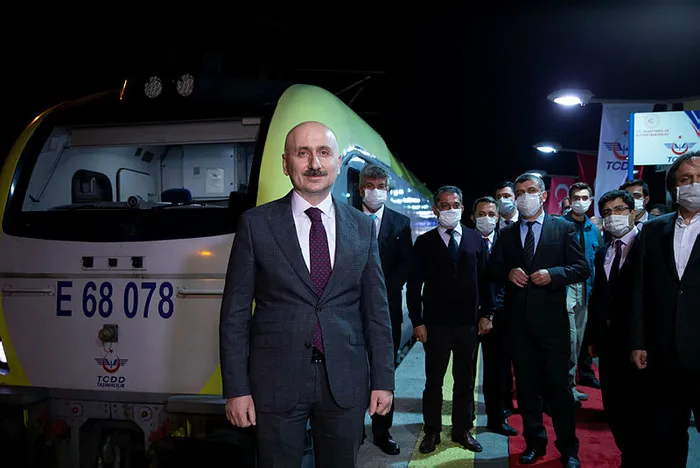 İlk yurtiçi yük treni Marmaray tünelinden geçti - 1