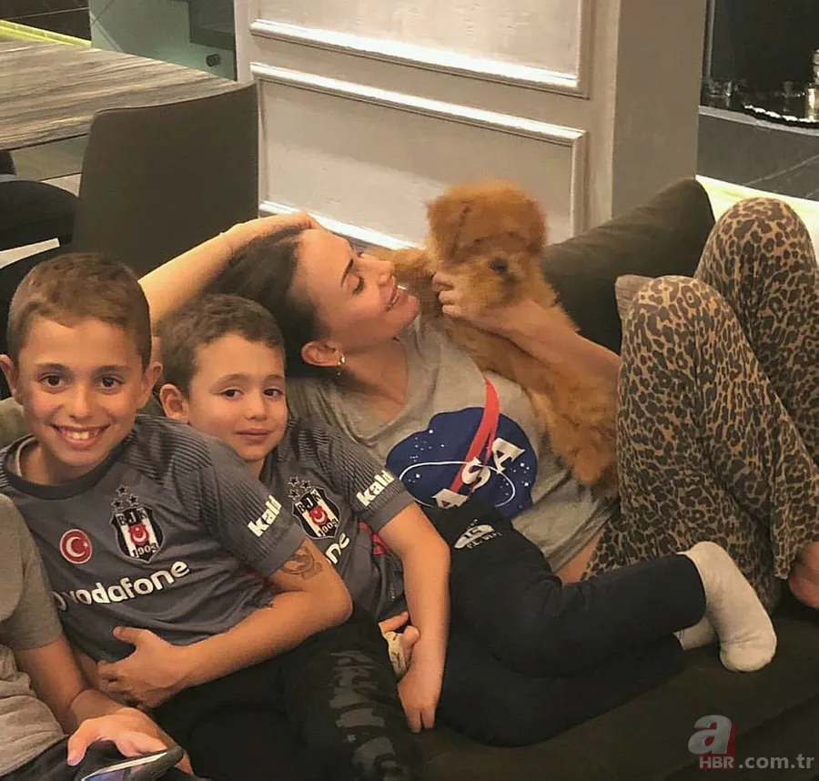 Mustafa Sandal Melis Sütşurup’la ayrılığının ardından Emina Jahovic’le tatile çıktı 5