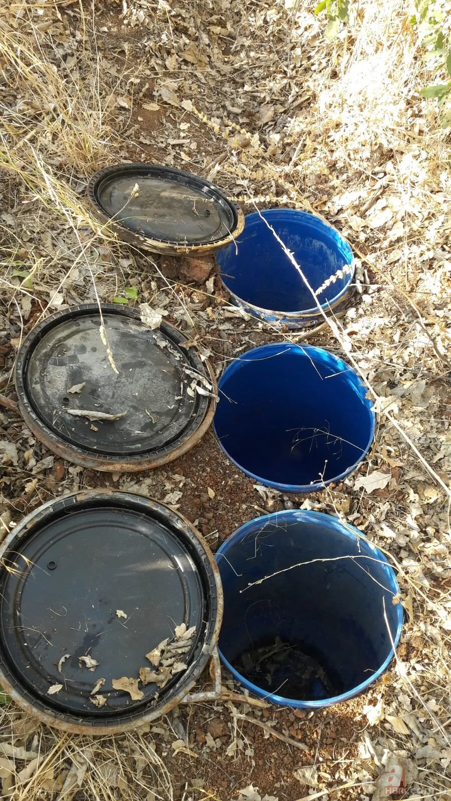 PKK'nın toprağa gömülü cephanesi ele geçirildi 9