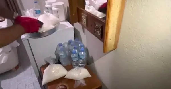 1698909665720.jpg İzmir'de zehir tacirlerine operasyon: 2 tutuklama - 2