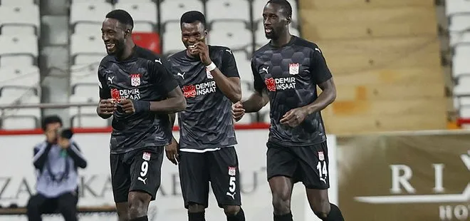 Sivasspor, Antalya deplasmanında 3 puanı 4 golle aldı