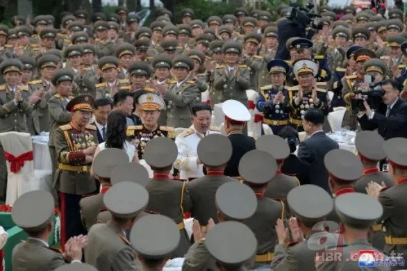 Kuzey Kore’de koronavirüs vakalarında patlama: 3 milyon kişi pozitif! Kim Jong-un’dan maskesiz ve mesafesiz tören