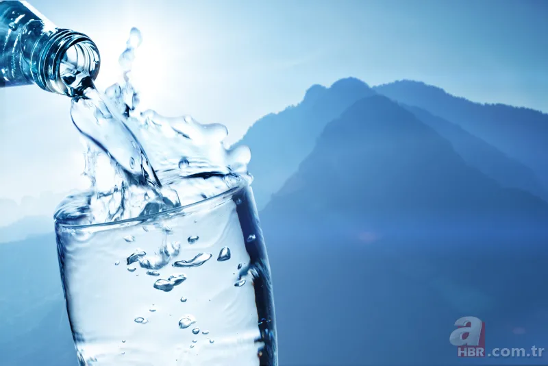 Su içerek zayıflamak mümkün mü? Günde kaç bardak su içmeli? Uzman isim uyardı: 8 bardağın altında içiyorsanız... 11