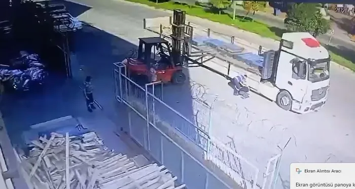 bisikletiyle-forklifte-carpan-cocuk-hastaneye-kaldirildi-1758989545756.jpeg Bisikletiyle forklifte çarpan çocuk hastaneye kaldırıldı - 1