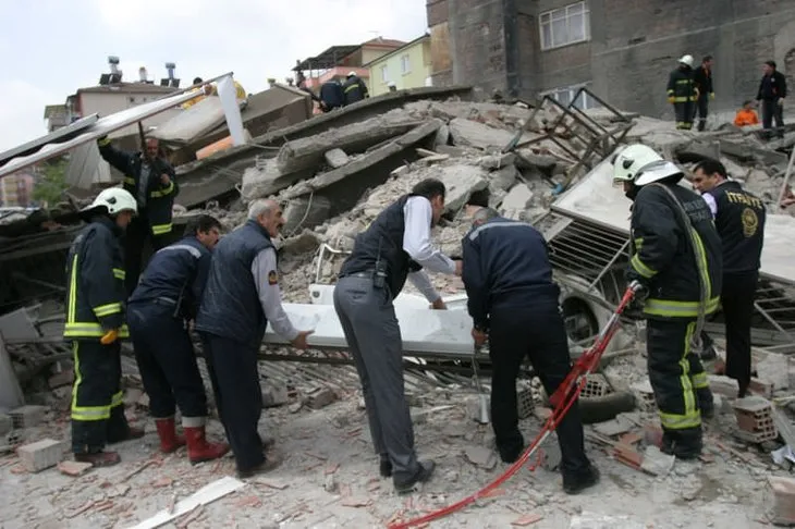 Malatya’da 7 katlı bina çöktü
