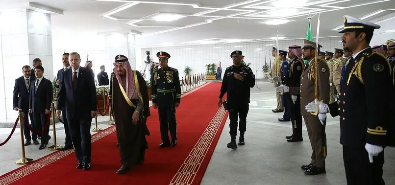 Cumhurbaşkanı Erdoğan, Suudi Arabistan'da resmi törenle karşılandı