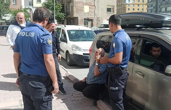 kayseride-78-yasindaki-amca-uyanikligi-sayesinde-kurtuldu-tarlada-calisirken-telefon-geldi-bankaya-kostu-1664980898235.jpg Kayseri’de 78 yaşındaki amca uyanıklığı sayesinde kurtuldu! Tarlada çalışırken telefon geldi, bankaya koştu - 1