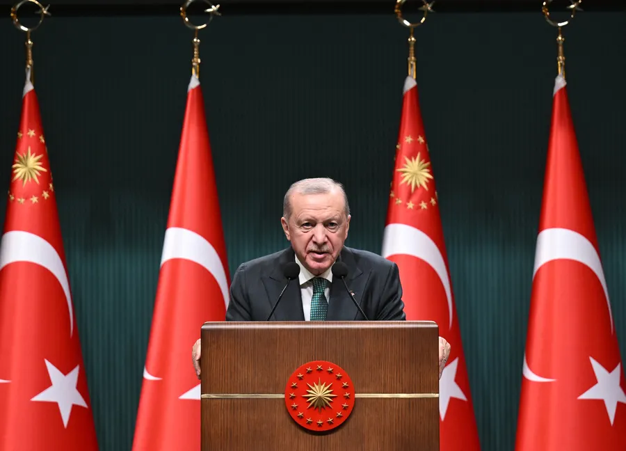 baskan-erdogandan-erken-secim-tartismalarina-net-mesaj-gundemimizde-yok-1775508654529.jpg Fotoğraf (AA)