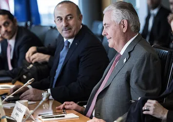 Çavuşoğlu Paris'te Tillerson'la görüştü