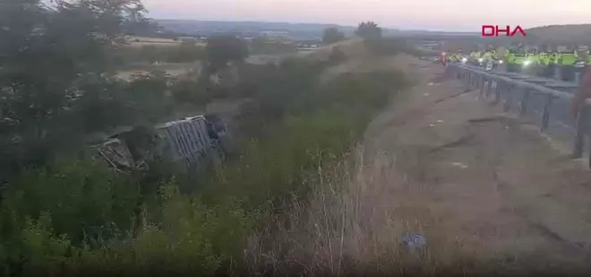 Balıkesir'de faciadan kıl payı dönüldü! Yolcu otobüsü şarampole devrilmesi sonucu 27 kişi yaralandı
