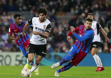 Barcelona Valencia'yı farklı yendi