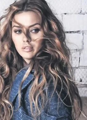 Fahriye Evcen bu gidişle Instagram'ı kapattırır - 1