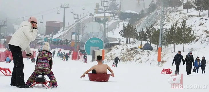 Dünyanın sayılı kış turizm merkezinde dikkat çeken görüntü! Yarı çıplak leğenle kaydı
