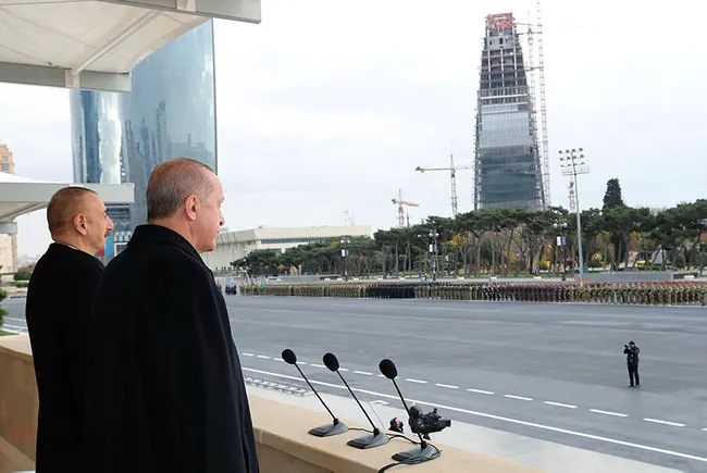 Başkan Erdoğan ve İlham Aliyev şükür namazı kıldı