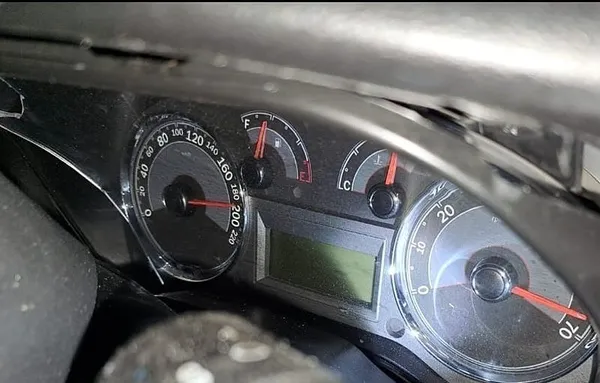 1710047441875.jpeg Eskişehir'de korkunç kaza! 190 kilometre hızla direğe girdi aracın motoru 100 metre fırladı - 2