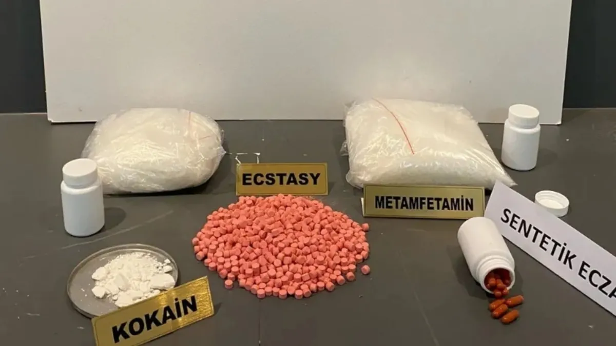 Samsun'da aracın tavanına gizlenmiş uyuşturucu bulundu