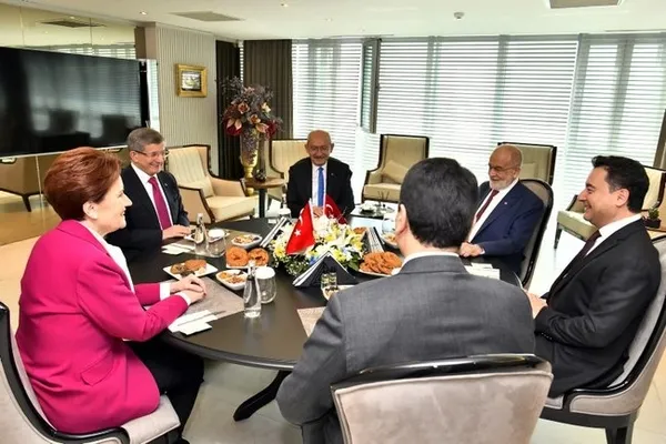 CHP’li Barış Yarkadaş ile Gelecek Partili Mustafa Güzel arasında Pasif agresif kavgası