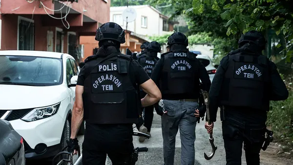 istanbul-emniyet-genel-mudurlugunde-yeni-atamalar-aciklandi-teror-subeye-diyarbakirdan-abdurrahman-soguksu-getirildi-1630524630259.jpg İstanbul Emniyet Genel Müdürlüğü'nde yeni atamalar açıklandı! Terör Şube'ye Diyarbakır'dan Abdurrahman Soğuksu getirildi - 2