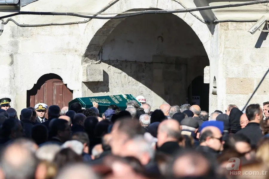 Yeşilcam'ın Ömercik'i Ömer Dönmez son yolculuğuna uğurlandı! Bakan Hulusi Akar yalnız bırakmadı 4