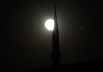 Yüksekova'da dolunay güzelliği