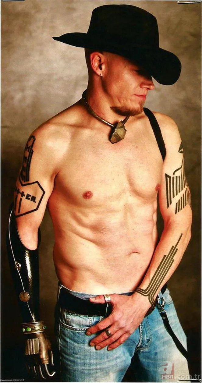 Oyuncu olmak uğruna kolunu kesti "Savaş gazisiyim" dedi 2