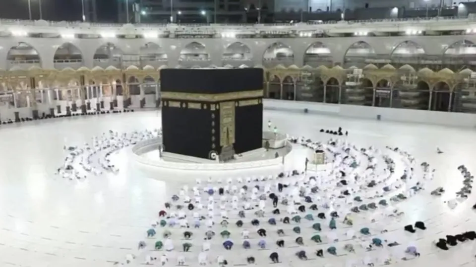 Umre ziyaretçilerine PCR şartı