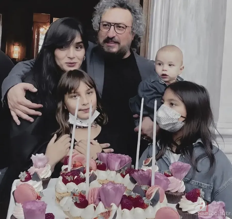 İkiz annesi Tuba Büyüküstün'ün kızları kocaman oldu! Babası Onur Saylak'ın kopyası... 6