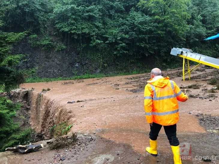 Rize yine sular altında: Dereler taştı yollar kapandı