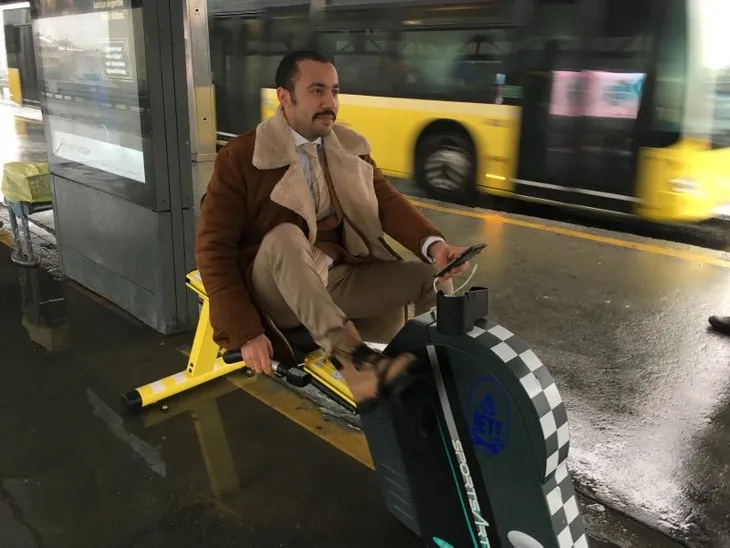 Payitaht Abdülhamid’in oyuncusu Ali Gamal metrobüs durağında böyle görüntülendi
