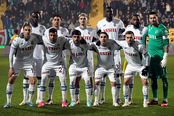 İstanbulspor - Trabzonspor maçı yarıda kaldı! Yönetim takımı sahadan çekti