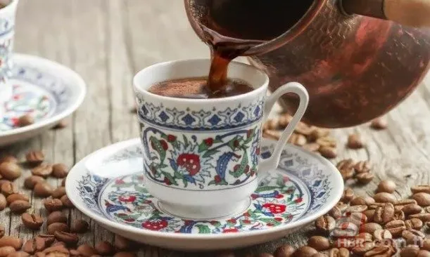 Dostlukları pekiştiren, araya 40 yıl hatır sokan Türk kahvesinin faydaları kadar zararları da var! Kimine şifa kimine zarar…