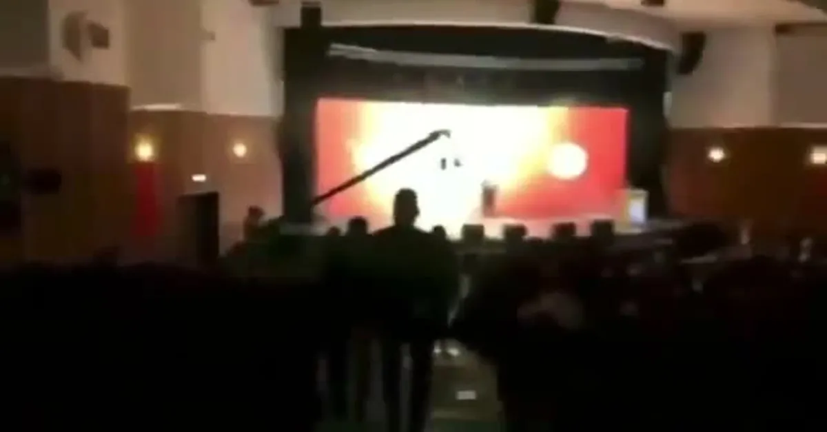 Kerem Bürsin’e ödül töreninde şok sözler