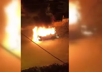 Kırıkkale'de seyir halindeki araç alevlere teslim oldu