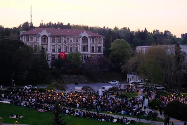 Boğaziçi Üniversitesi'nde 3 yıl sonra iftar programı! Binlerce genç katıldı - 4