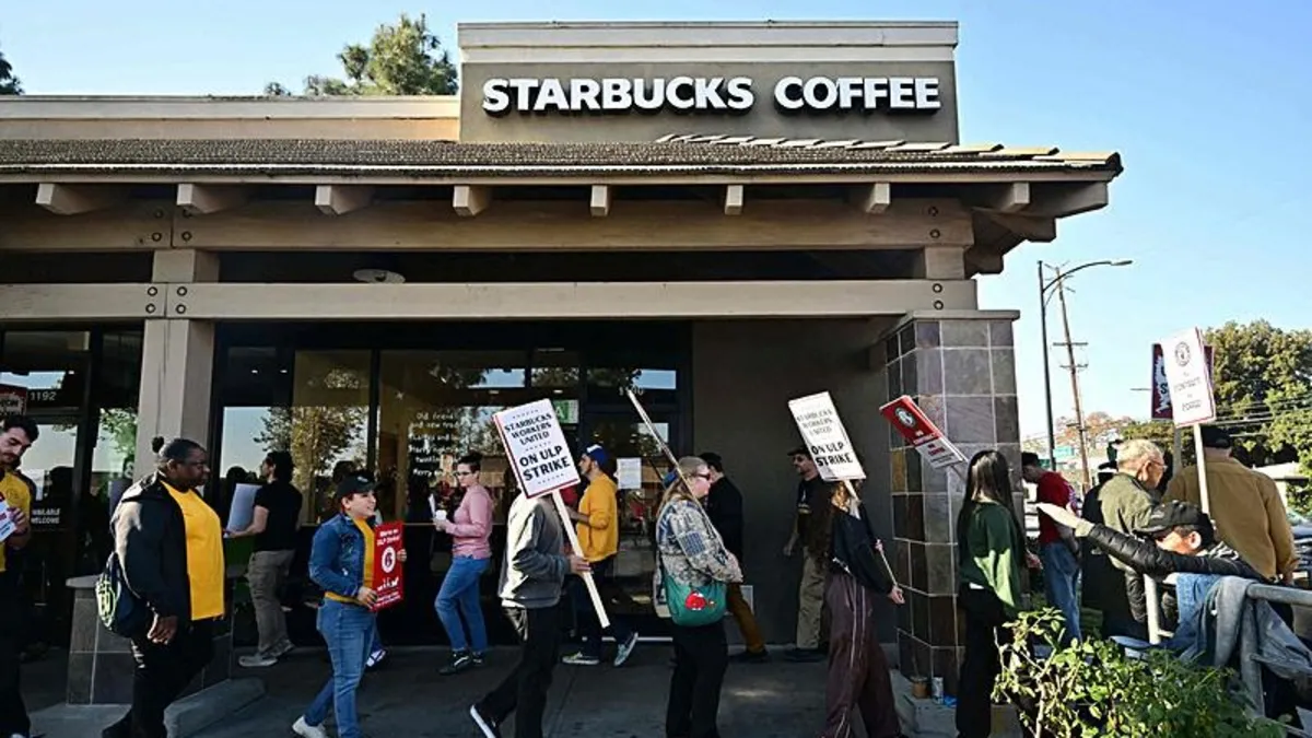 ABD'deki Starbucks işçilerinin grevi ülke çapında büyüyor!
