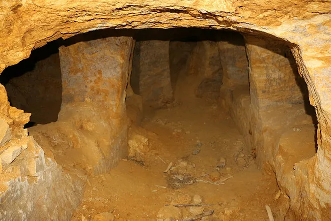 Tokat'ta bulunan 5 bin yıllık yer altı yerleşiminde 'defineci' talanı - 9