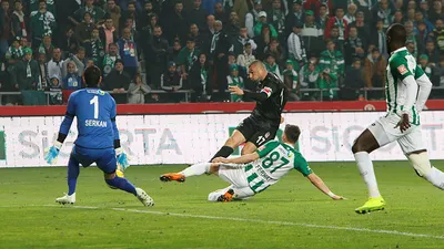 Kral attı Kartal uçtu