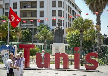 Son dakika: Tunus'ta erken seçim kararı