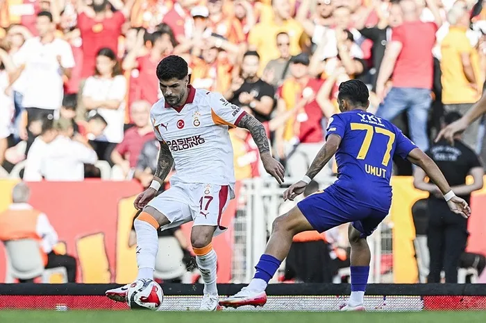 galatasaray-kaldigi-yerden-devam-etti-cimbom-3-puani-2-golle-aldi-1757780142658.jpeg FOTOĞRAF (AA)