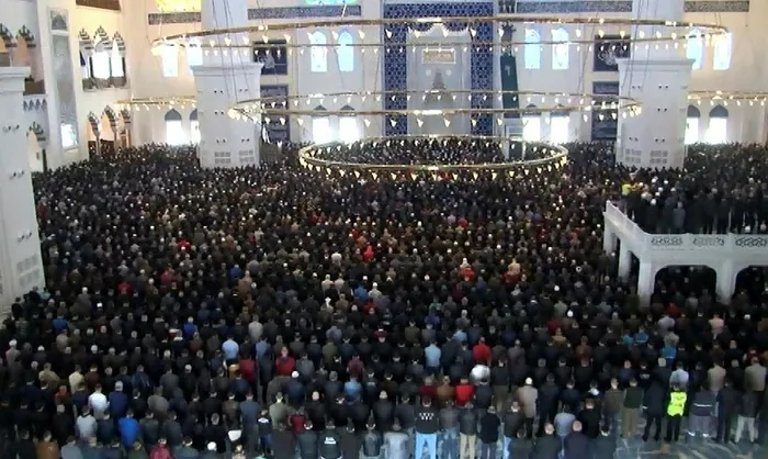 Çamlıca Camii’den Temel Karamollaoğlu’na yanıt niteliğinde görüntü