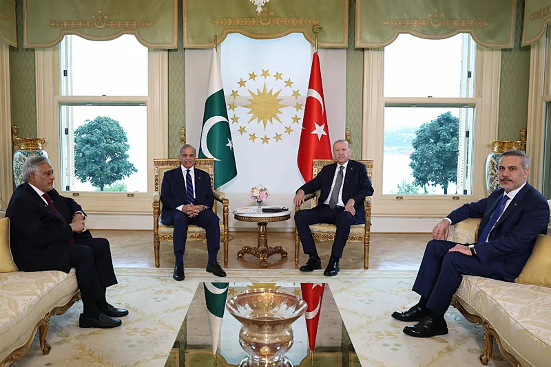 istanbulda-kritik-zirve-baskan-erdogan-pakistan-basbakani-sahbaz-serifi-kabul-etti-1783168156126.png (Foto: ahaber.com.tr ekran görüntüsü)
