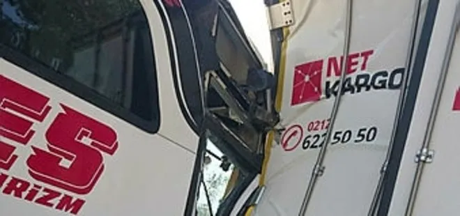 Erzincan’da feci kaza! Yolcu otobüsü tıra çarptı: 26 yaralı var