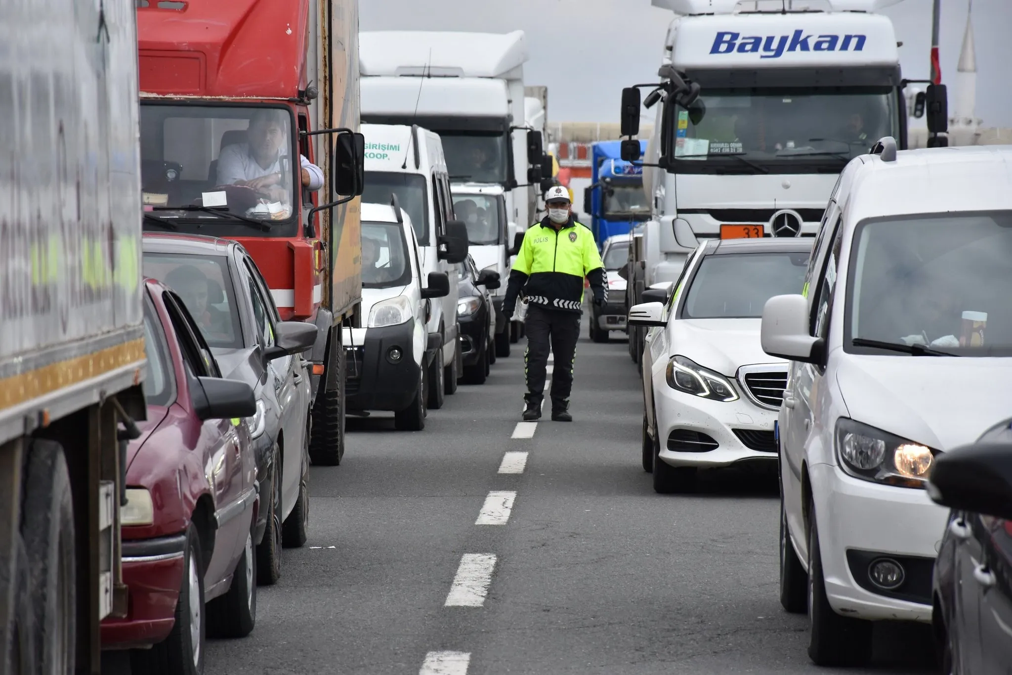 Son dakika: İzmir'e araç girişlerine kısıtlama getirildi